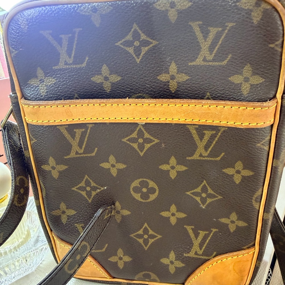 Louis Vuitton Danube crossbody Monogram Messenger Bag - Brown/Tan Leather Trim - Picture 5 of 16